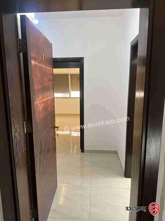 شقة فارغة 100م طابق ثاني للإيجار في عمان - الجبيهة على شارع الجامعة