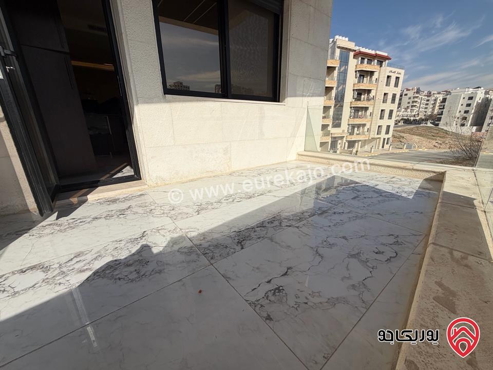 شقة فاخرة طابق أول مساحة 200م للبيع في عمان - دير غبار 