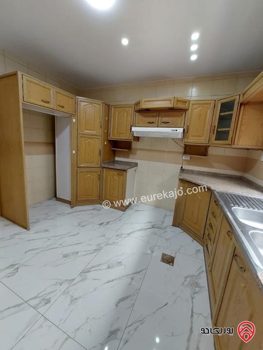 شقة مساحة 190م طابق أول للبيع في عمان - تلاع العلي