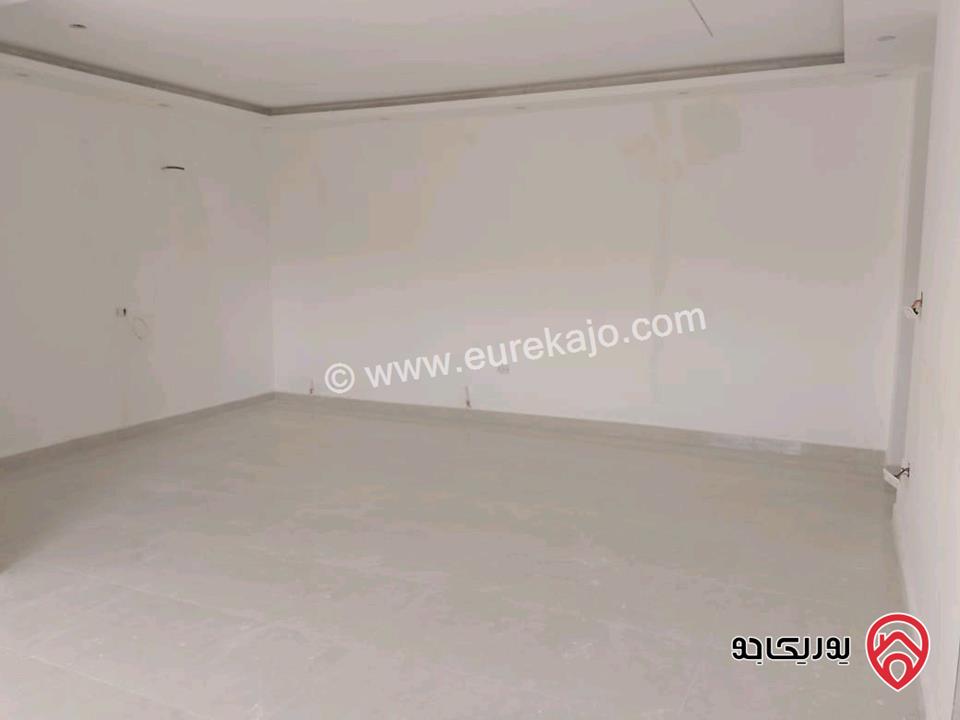 شقة طابق أخير مع روف مساحة 170م للبيع في عمان – الجبيهة حي أم زويتينة