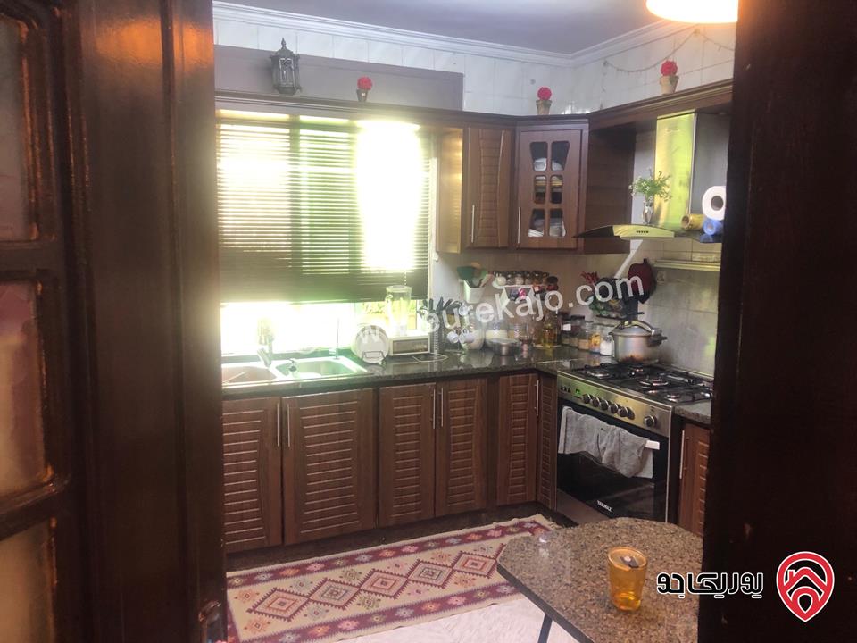 شقة طابق ثالث مساحة 120م للبيع في عمان - النصر حي عدن