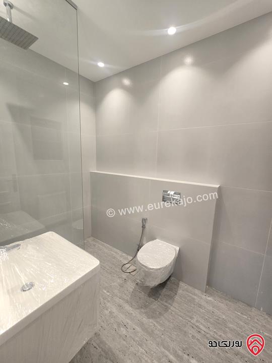 شقة ارضية فارغة مساحة 200م داخلي و 50م خارجي للإيجار السنوي مجددة بالكامل مع كراج و مدخل وتراس خاص في عمان - ضاحية الأمير راشد