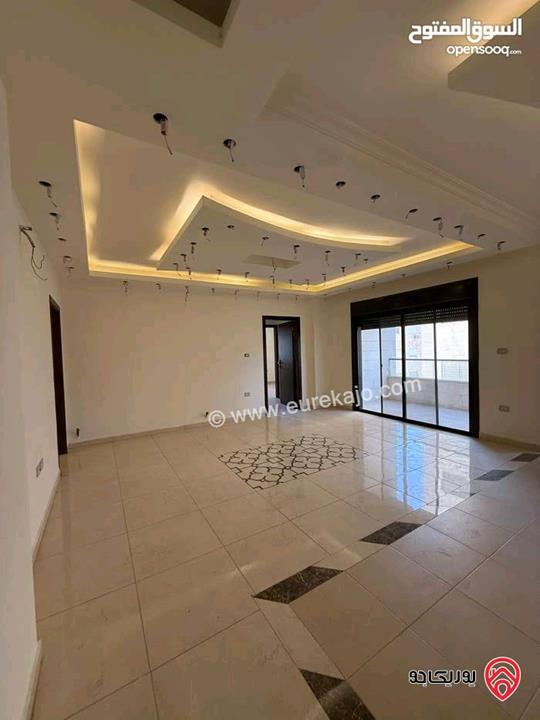 شقة فارغة مساحة 195م داخلي و 70م خارجي للايجار في عمان - البنيات 