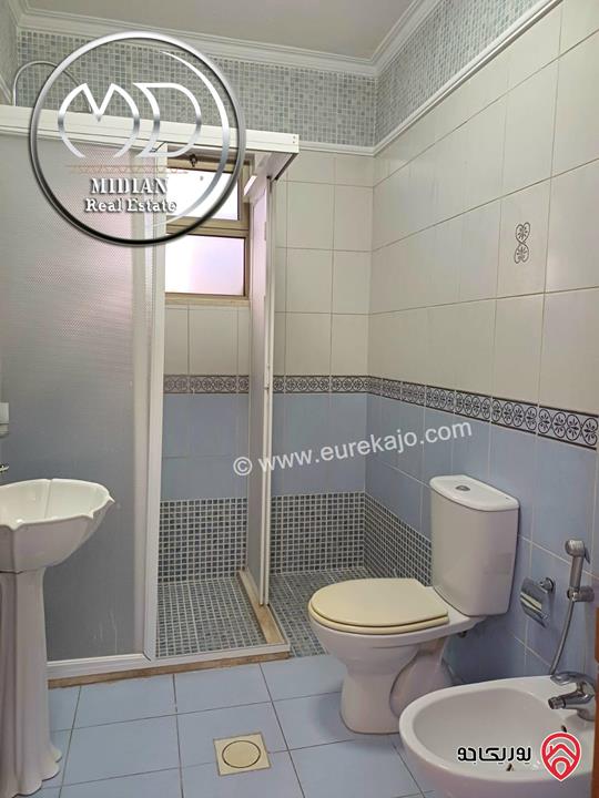 شقة ارضية للبيع في عمان - ام السماق مساحة 195م مع تراسات 130م تشطيبات سوبر ديلوكس بسعر مميز جداً