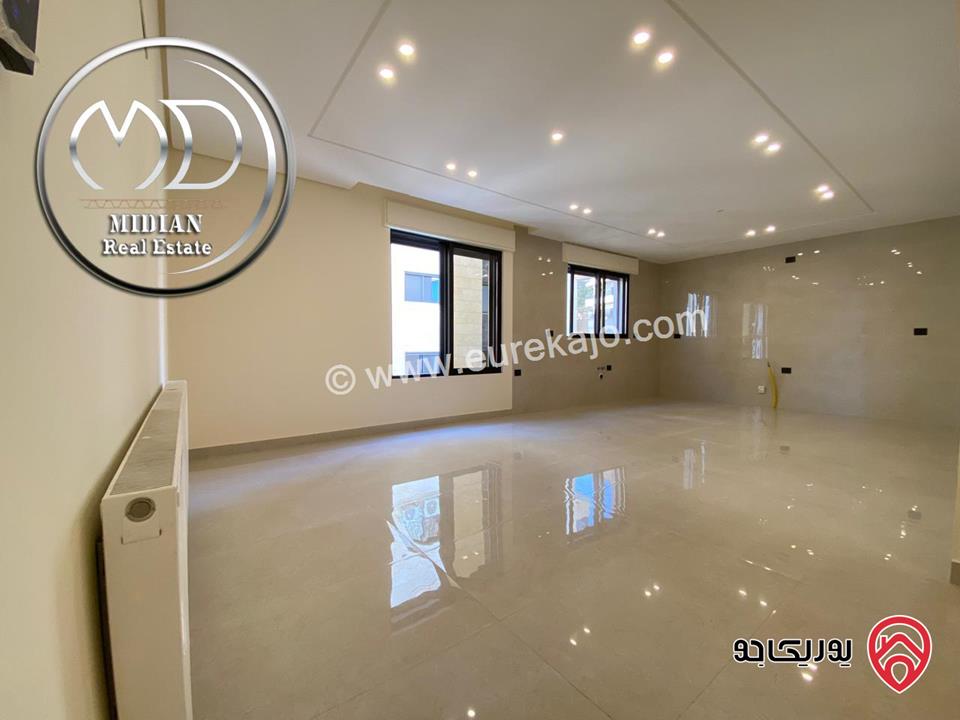 شقق جديدة للبيع في عمان - خلدا مساحات 220م 4 نوم تشطيبات و ديكورات عصرية فاخرة اطلالة جميلة بسعر مميز