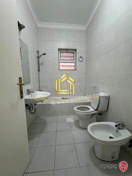 شقة فارغة طابق ثالث مساحة 200م للإيجار في عمان - ضاحية الرشيد 