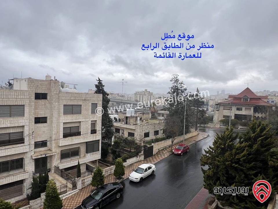 أرض مساحة 889م عليها بناء قديم قابل للهدم للبيع في عمان - المدينة الرياضية - تقع على شارعين بمستويين يسمح ببناء عدد طوابق أكثر
