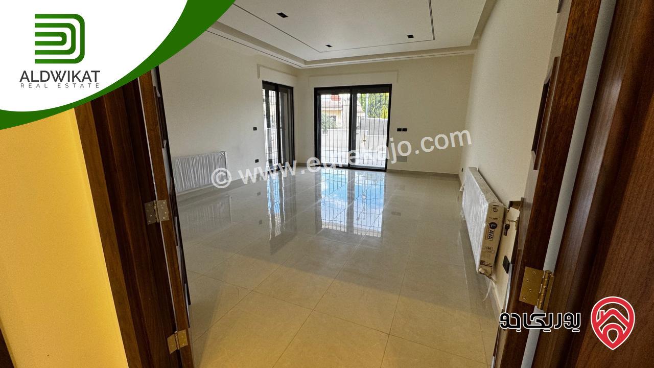 شقة ارضية للبيع في عمان - خلدا مساحة البناء 250 م والترس 80م موقع مميز واطلالة