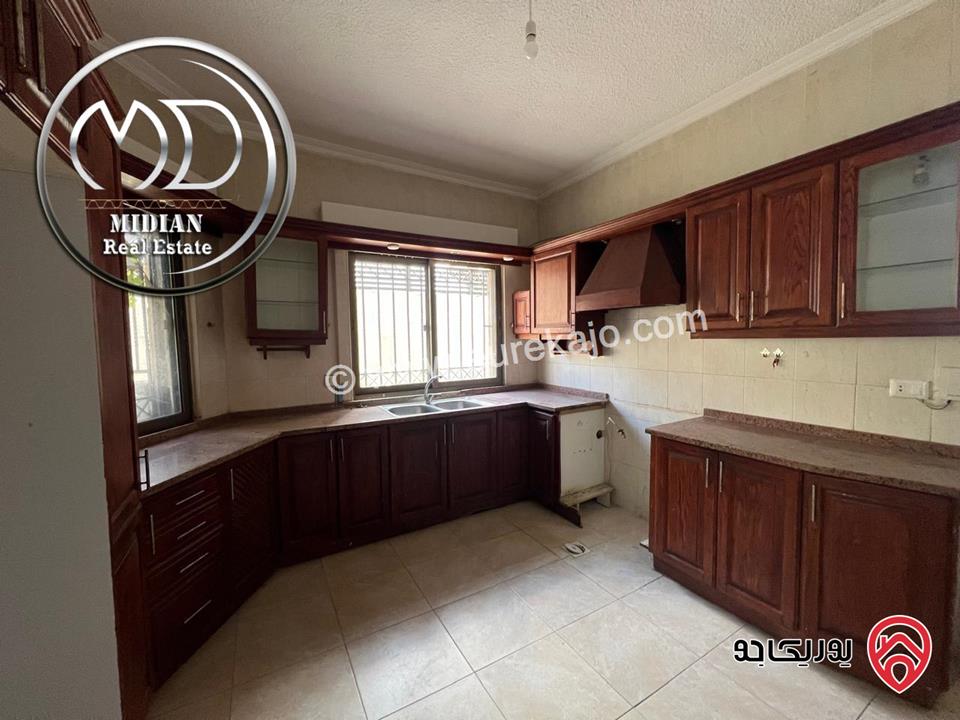 شقة شبه ارضي للبيع في عمان - ضاحية الرشيد مساحة 165م مع ترس و حديقة 50م سوبر ديلوكس بسعر مميز