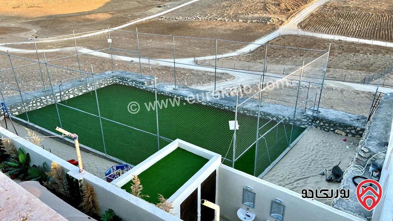 شاليه فاخر وكبير مساحة الأرض 3 دونم و 404م والبناء 225م للبيع في المفرق - الزنية طريق الزرقاء بلعما