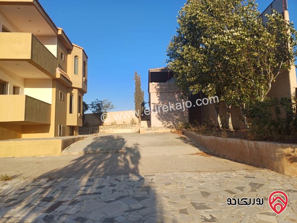 مزرعة مساحة الأرض 4 دونم و 811م والبناء 500م للبيع في البلقاء - تل الرمان