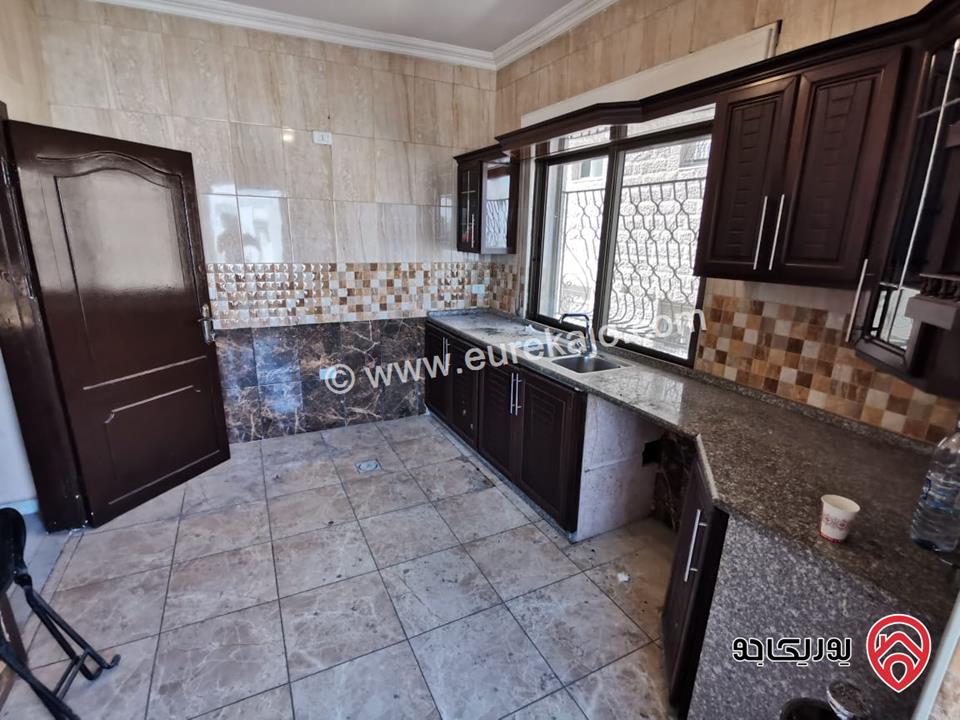 شقة مساحة 170م طابق ثالث مع روف للبيع في عمان - المرقب