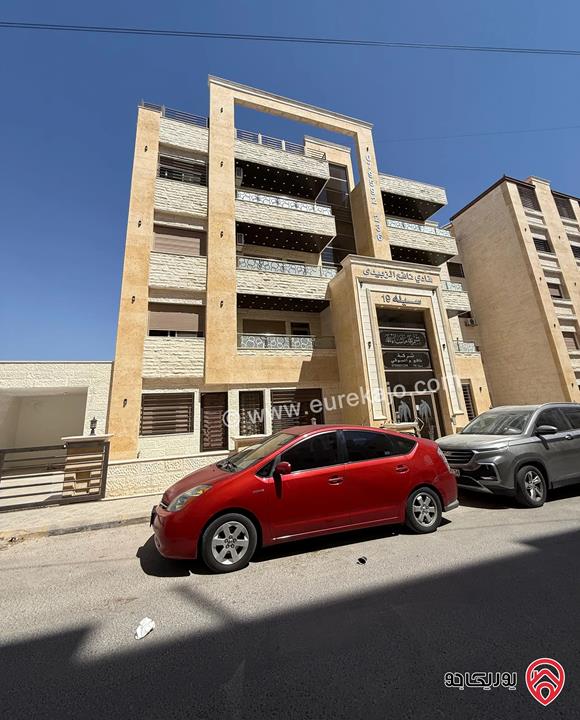 شقة فاخرة مساحة 170 متر طابق ثالث للبيع في عمان - الجبيهة