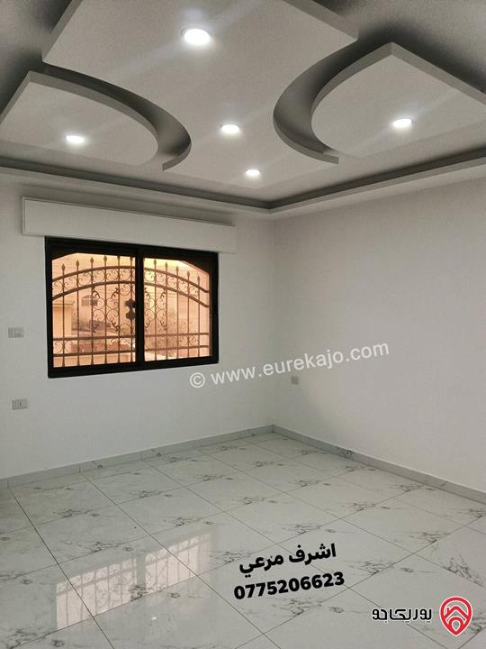 شقة طابق ثالث دوبلكس فخمة مساحة 200م لم تسكن للبيع في الزرقاء الجديدة