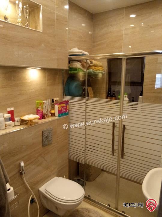شقة طابق أخير مع روف مساحة 345م + ترس 60م للبيع في عمان - طريق المطار النخيل