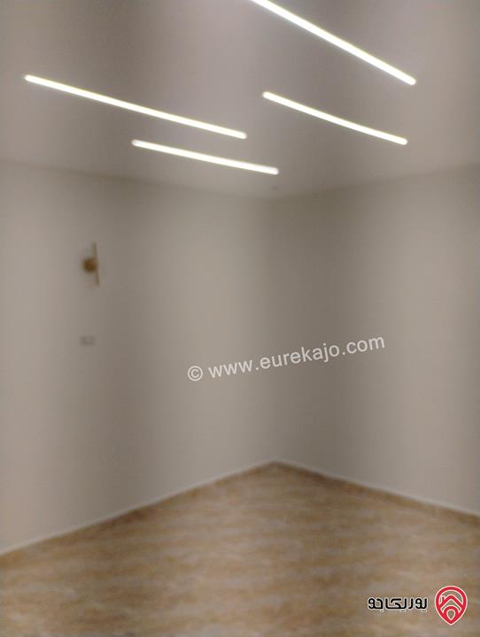 شقة سوبر ديلكس طابق ارضي 131م + ترس قرميد للبيع في الزرقاء الجديدة - جبل المغير
