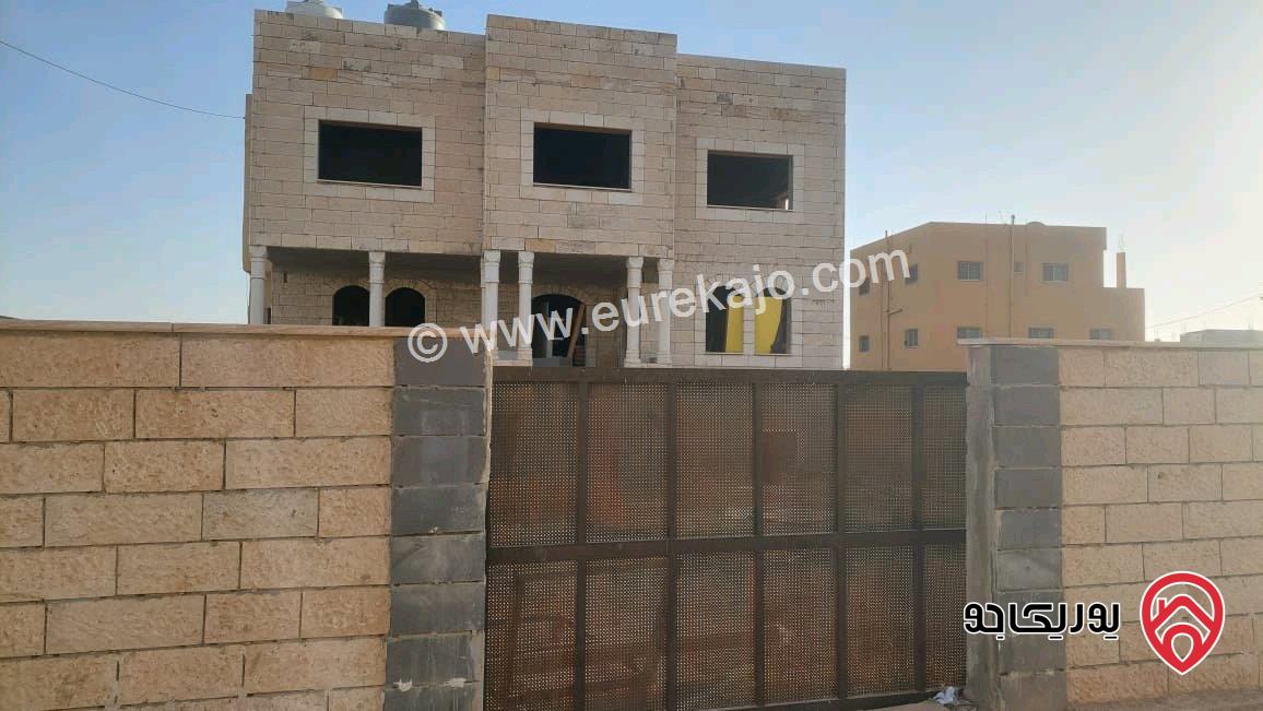 بناية سكنية مكونة من 4 طوابق على أرض 853م للبيع في مادبا - الحي الشرقي