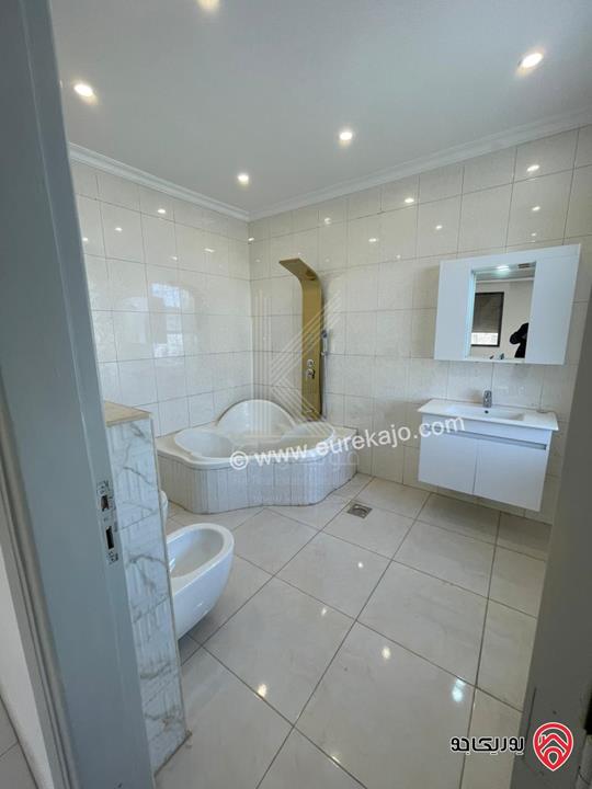 شقة طابق ثالث مساحة 279م فاخرة للبيع في عمان - الشميساني