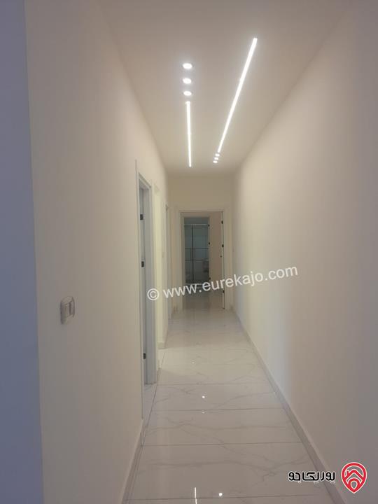 شقة جديدة ارضي مساحة 120م +70م ترس في عمان - المقابلين ش. الحرية