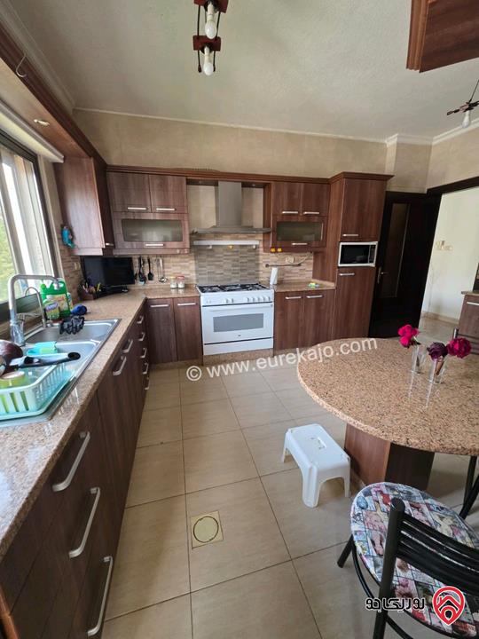 شقة طابق أول مساحة 190م للإيجار مفروشة في عمان - أم السماق 