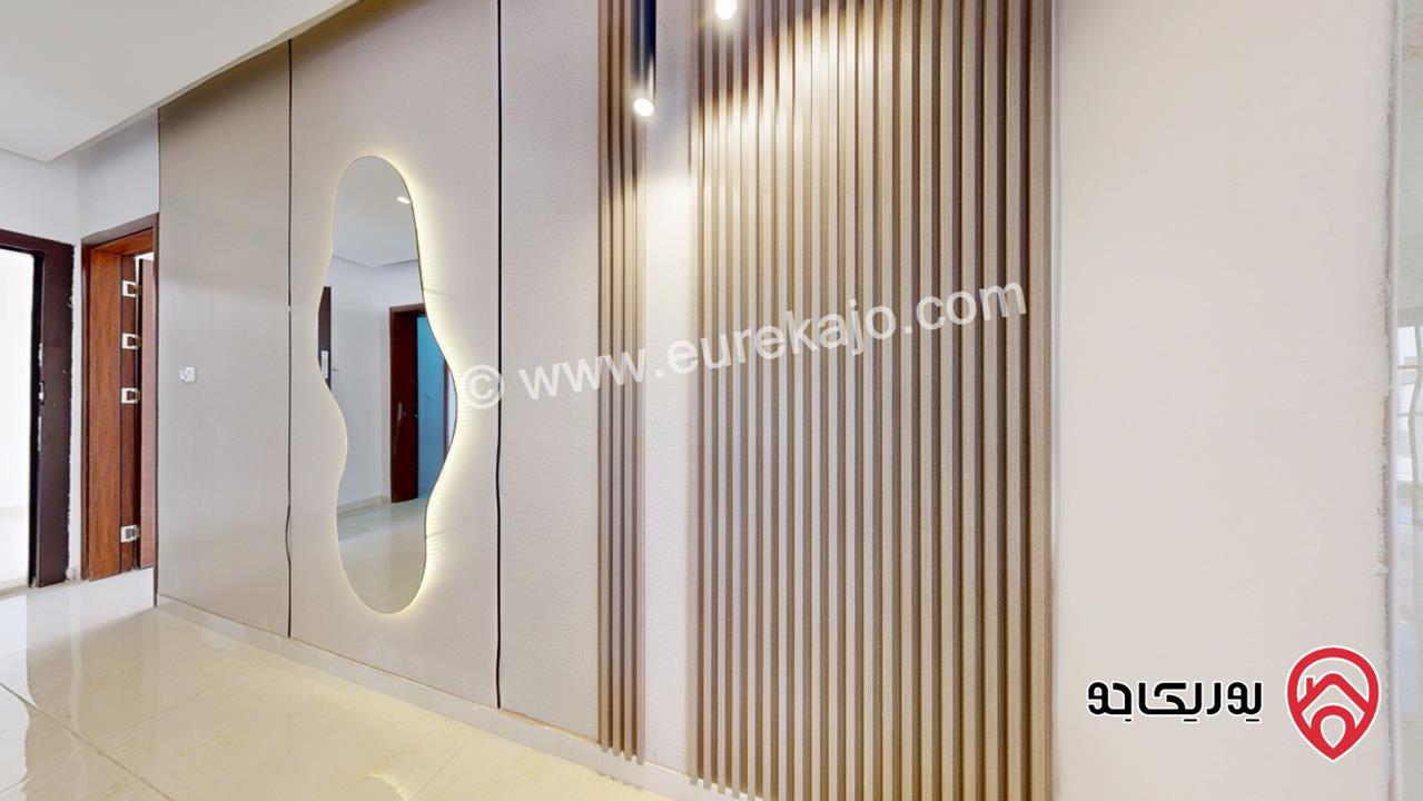 شقة دوبلكس طابق ثالث مساحة 160م مع روف معها ترس 60م للبيع في عمان - الجبيهة حي المنصور من المالك