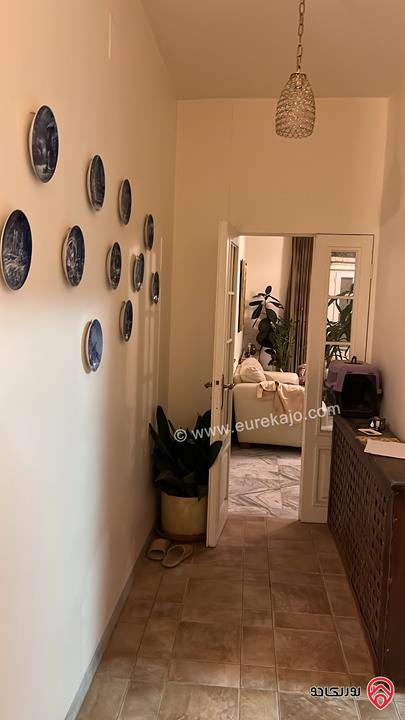 شقة المساحة الاجمالية 560م (460م + 100م روف) للايجار مفروشة في عمان - أم أذينة