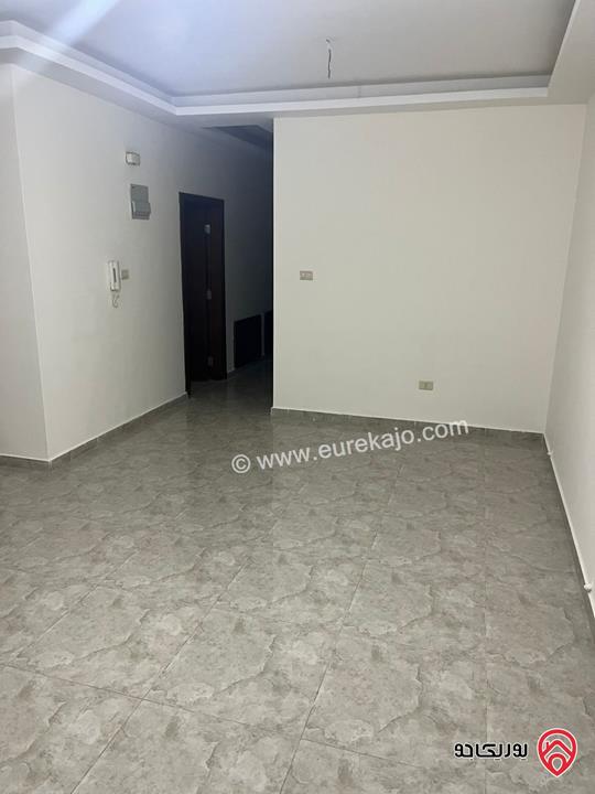 شقة فارغة طابق أرضي معلق مساحة 120م للإيجار في عمان - الفحيص 
