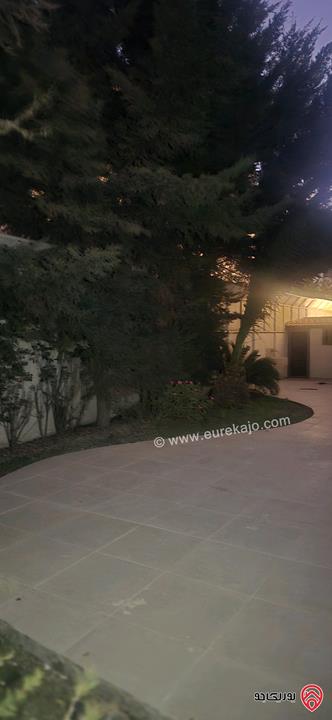 شقة ارضية مساحة 248م مع توسعة 10م مقززة حديقة وتراسات 350م للبيع في عمان - ام اذينة