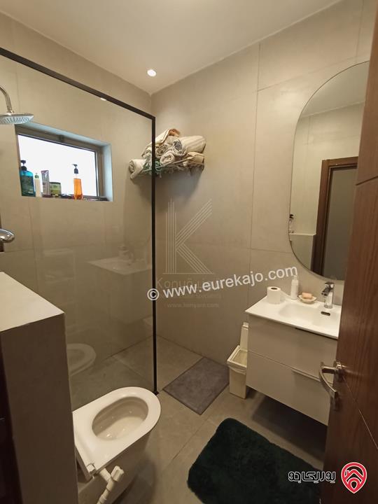 شقة فاخرة طابق أخير مع روف مساحة 211م للبيع في عمان - خلدا مع اطلالة مميزة