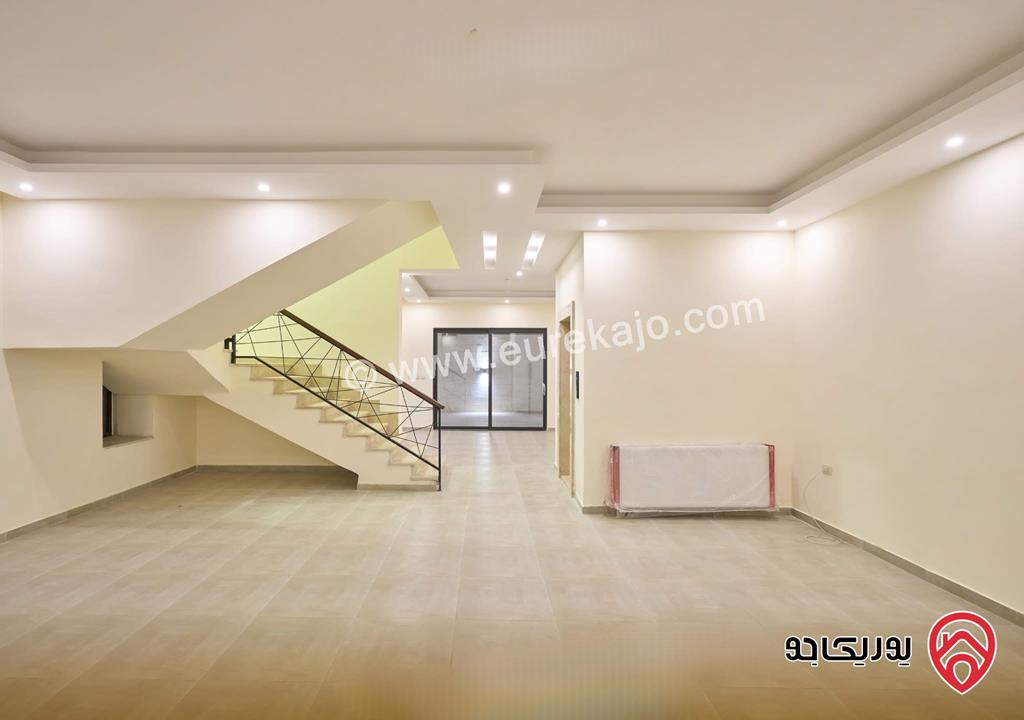 فلل مستقلة مرتبة جديدة عدد 8 بمساحات مختلفة للبيع في عمان - دابوق