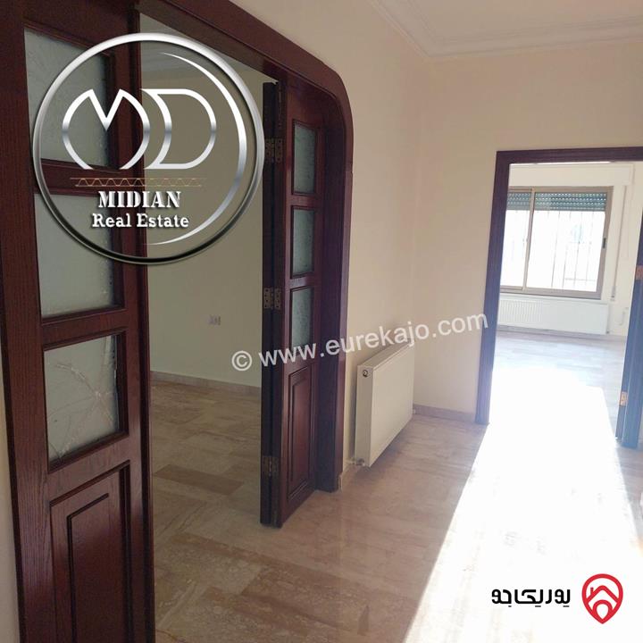 شقة دوبلكس طابق اخير مع روف للبيع في عمان - خلدا مساحة 270م مع تراسات تشطيبات سوبر ديلوكس اطلالة جميلة بسعر مميز