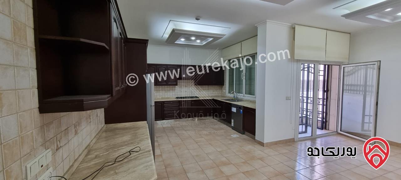 شقة فاخرة مساحة 345م داخلي و 60م خارجي للايجار في عمان - الدوار الخامس