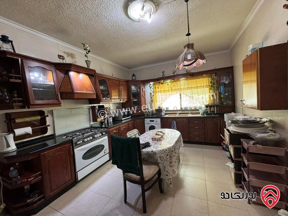 شقة شبه أرضية مساحة 244م داخلي و 60م خارجي للبيع في عمان - المدينة الرياضية