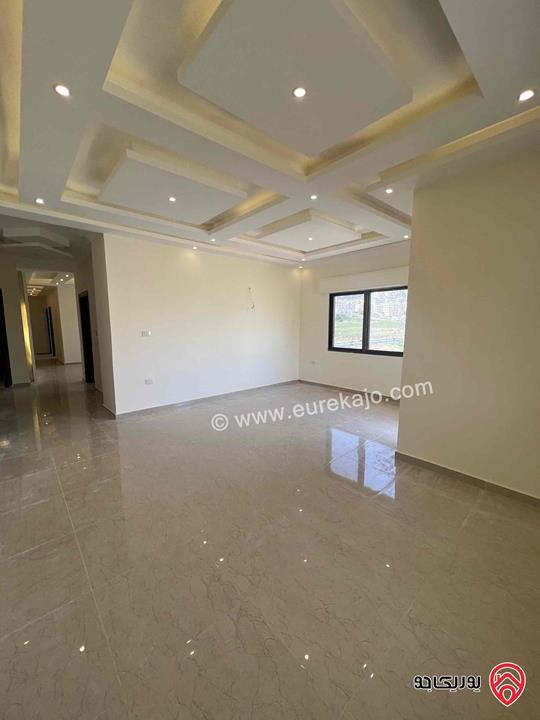 شقة فخمة طابق ثالث مساحة 160م للبيع في عمان - الجبيهة / حي المنصور