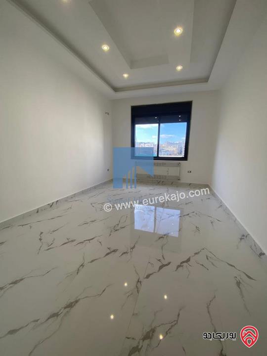 شقة فاخرة للبيع في عمان - خلدا قرب إشارة البنك العربي ومركز زها طابق ثاني 220م تشطيب سوبر ديلوكس لم تسكن