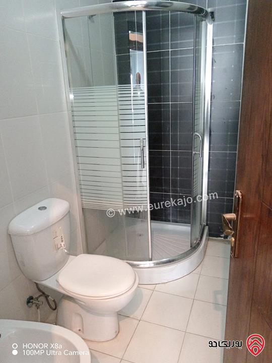 شقة مساحة 122م طابق أول بناء 2014 للبيع في عمان - الجاردنز وقريبة على شارع الجامعة 