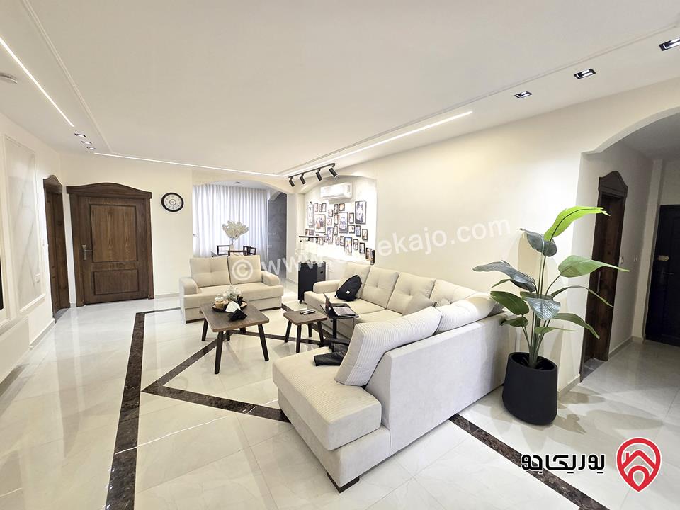 شقة مفروشة مساحة 230م مع حديقة كبيرة 300م و مدخل وكراج خاص للايجار في عمان - الرابية