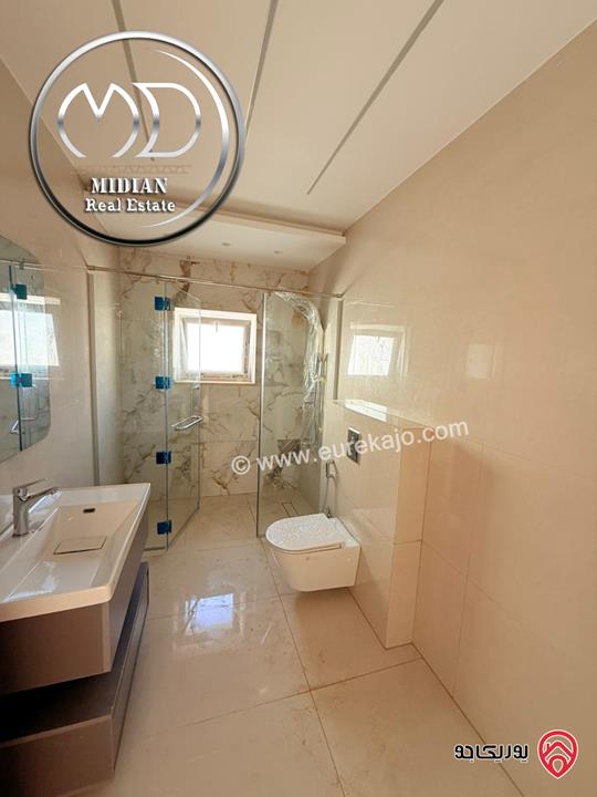 شقة ارضية للبيع في عمان - خلدا مساحة 180م مع ترس وحديقة 200م تشطيبات ديكورات عصرية فاخرة جديدة لم تسكن