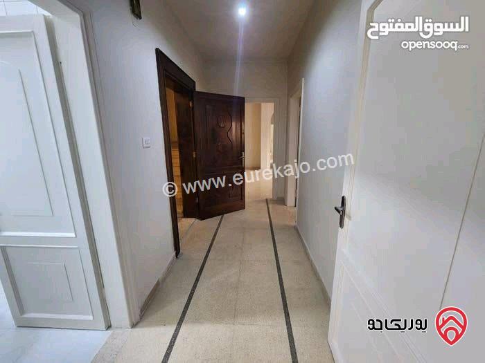 شقة فارغة مساحة 205م طابق أول للإيجار في عمان - الصويفية