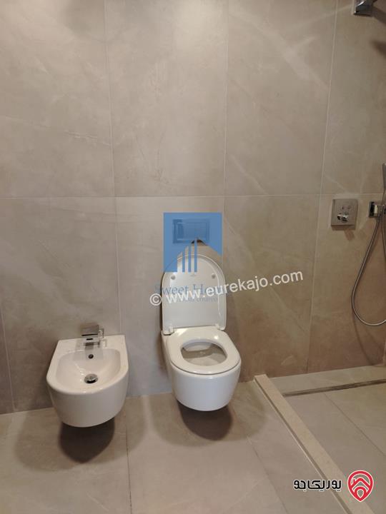 شقة فاخرة شبه أرضية مساحة 110م مع ترسات 60م للبيع في عمان - خلدا