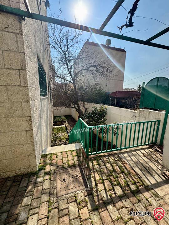 فيلا مميزة مساحة 505م على أرض 361م للبيع في عمان - دير غبار