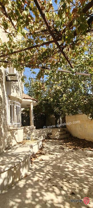 فيلا فاخرة مساحة 510م على أرض 550م للبيع في عمان - ناعور خلف كازية السلام بسعر مغري جدا 