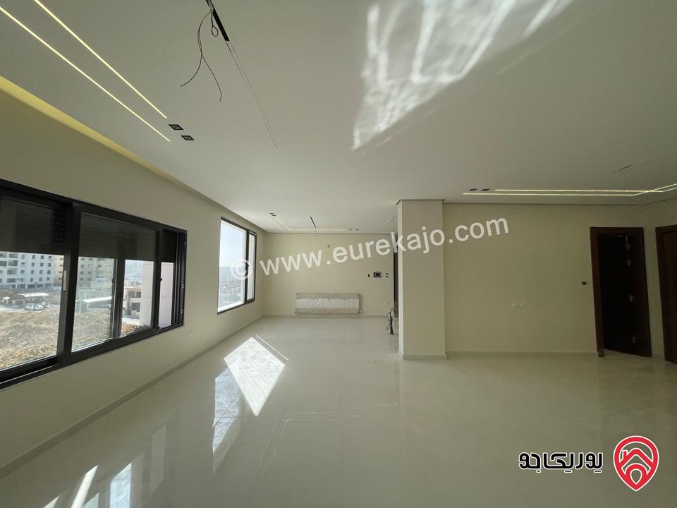 اخر شقتين طابق اول مساحة 205م للبيع في عمان - الحمر بجوار القصور الملكية 