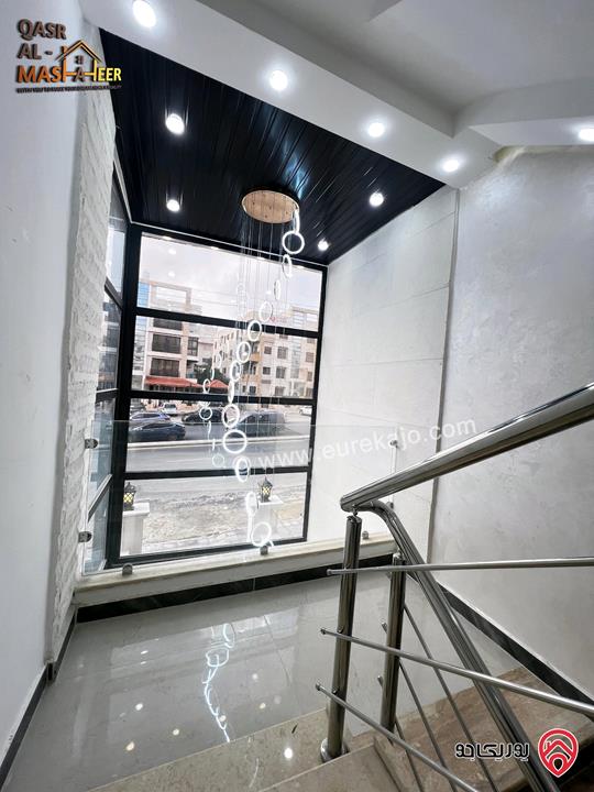 شقة مميزة طابق ثاني مساحة 120م للبيع بالاقساط في عمان - الجبيهة 