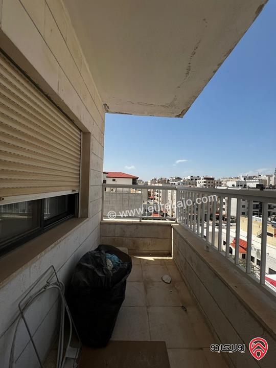 شقة سوبر ديلوكس مجددة مساحة 184م طابق ثالث للبيع في عمان - خلدا