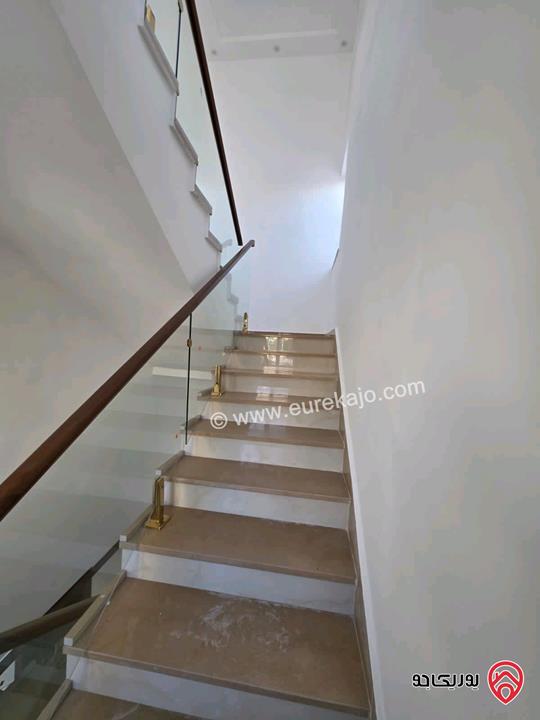 فيلا مساحة 300م على أرض 500م للايجار في عمان - أم السماق خلف مجع جبر بالقرب من نادي فتنس 