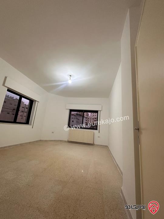 شقة طابق أول مساحة 200م للايجار في عمان - خلدا 