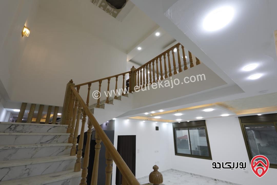 فلل عدد 2 متلاصقات مساحة 620م على أرض 680م للبيع في اربد