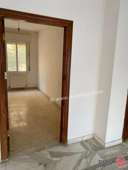 شقة طابقية مساحة 320م للايجار في عمان - الرابية مقابل السفارة الصينية 