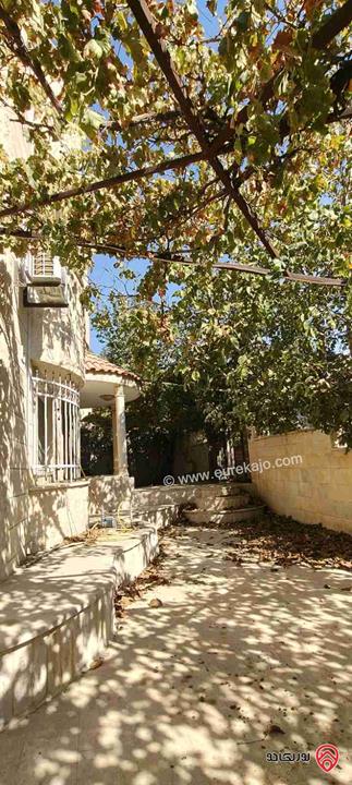 فيلا فاخرة مساحة 510م على أرض 550م للبيع في عمان - ناعور خلف كازية السلام بسعر مغري جدا 